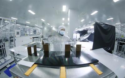 寶昂新材料公司工人加緊趕制偏光片。劉銀斌攝